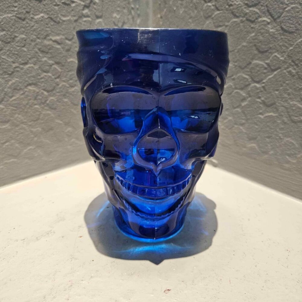 Treasure Island Blue Plastic Skull Mug 32 oz